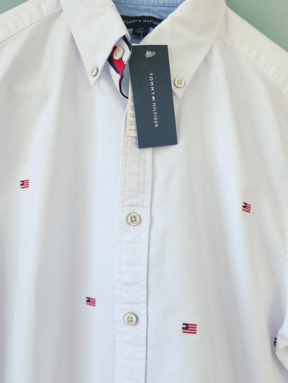 TOMMY HILFIGER Crisp White Oxford Buttondown with Embroidered Flags Men's Small
